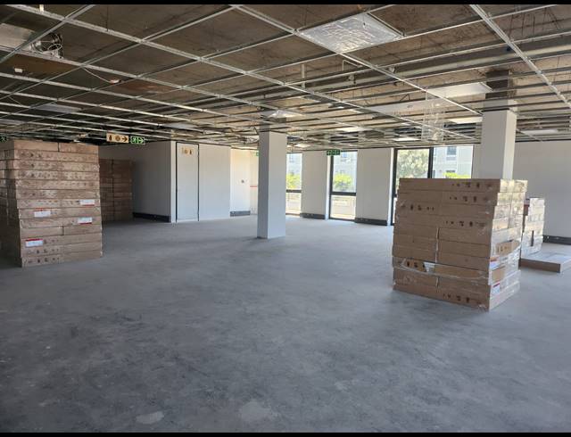 672M² OFFICE TO LET IN VORNA VALLEY